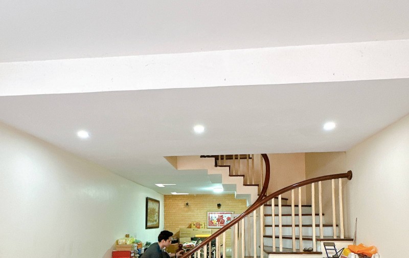 Bán nhà 5 tầng, 48,5 M2, mặt tiền 4M, gara oto - hồ điều hòa Bồ Đề, Long Biên, Hà Nội